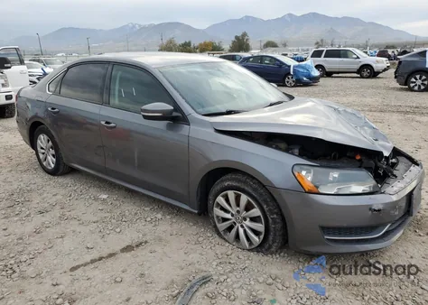 2013 Volkswagen Passat S z USA, uszkodzony, nr VIN 1VWAP7A31DC054717